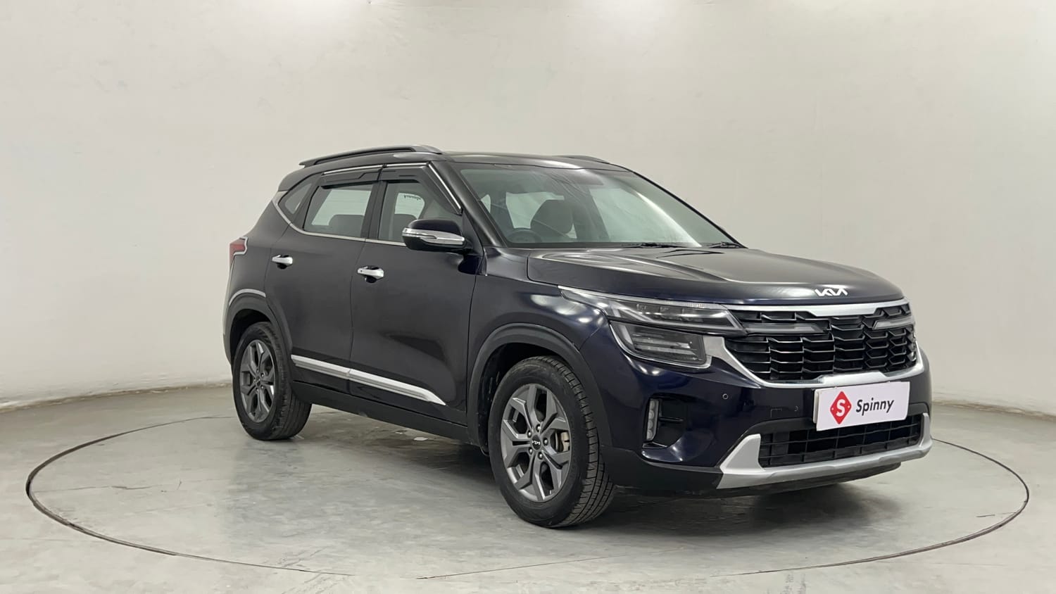 Used 2023 Kia Seltos HTX 1.5 Petrol Manual exterior RIGHT FRONT CORNER VIEW