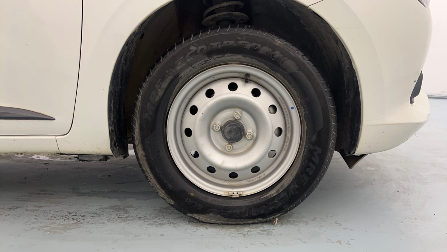Used 2025 Maruti Suzuki Swift LXi Petrol Manual tyres RIGHT FRONT TYRE RIM VIEW