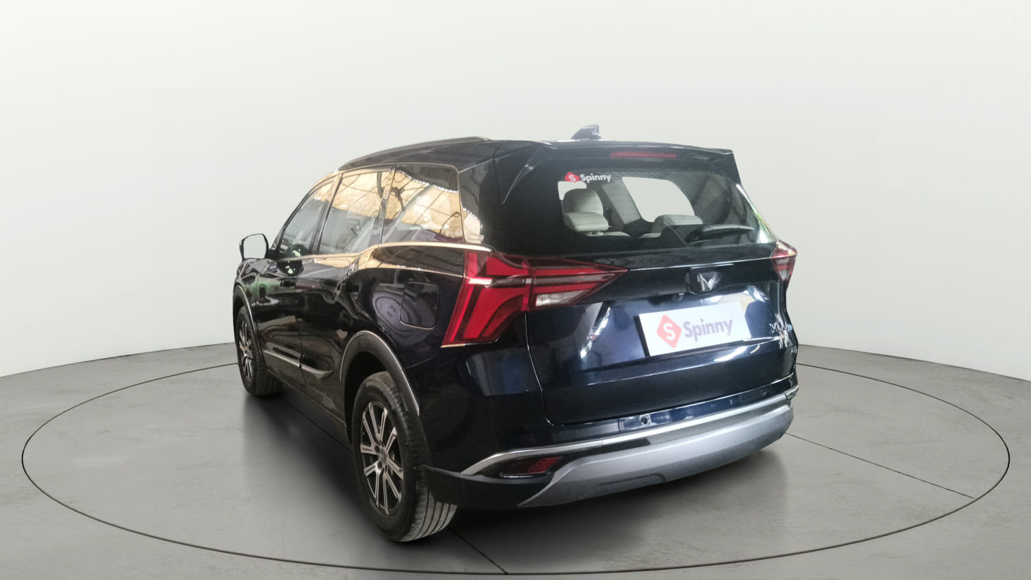 Used 2021 Mahindra XUV700 AX 7 Petrol AT Luxury Pack 7 STR Petrol Automatic exterior LEFT REAR CORNER VIEW