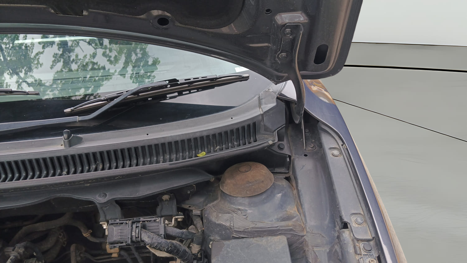 Used 2018 Maruti Suzuki Baleno Zeta 1.2 Petrol Manual engine ENGINE LEFT SIDE HINGE & APRON VIEW
