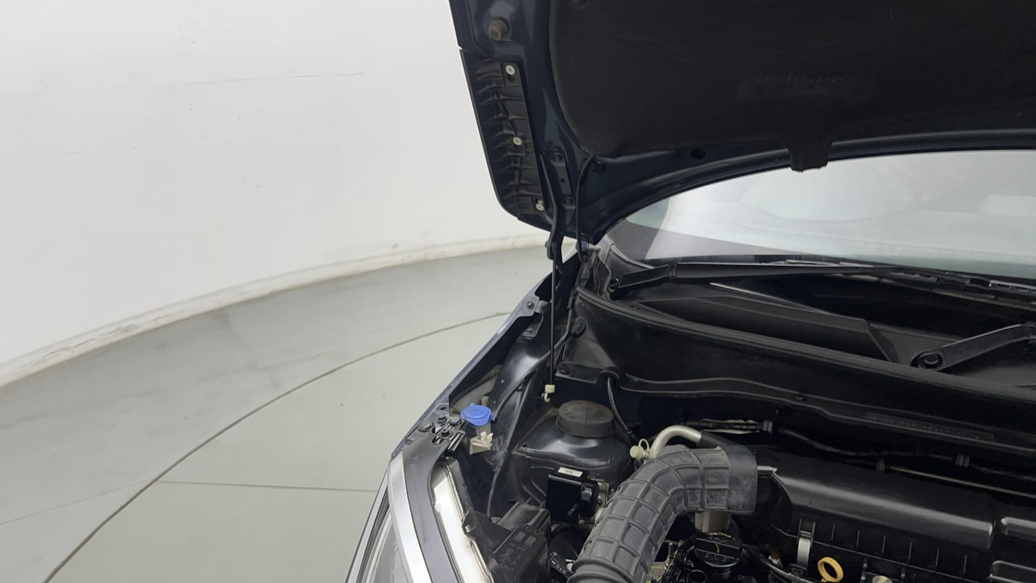 Used 2025 Maruti Suzuki Ignis Zeta 1.2 MT Petrol Manual engine ENGINE RIGHT SIDE HINGE & APRON VIEW