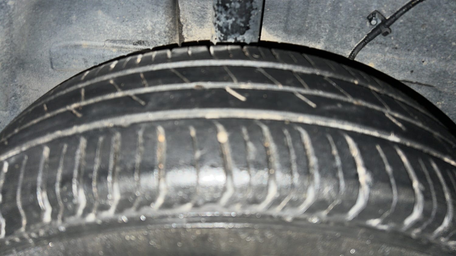 Used 2022 Tata Punch Accomplished MT Petrol Manual tyres RIGHT REAR TYRE TREAD VIEW