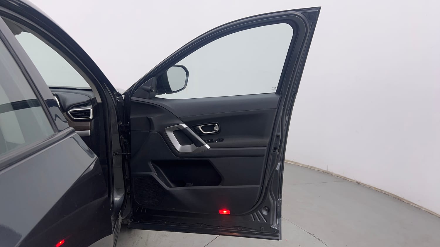 Used 2019 Tata Harrier XT Diesel Manual interior RIGHT FRONT DOOR OPEN VIEW