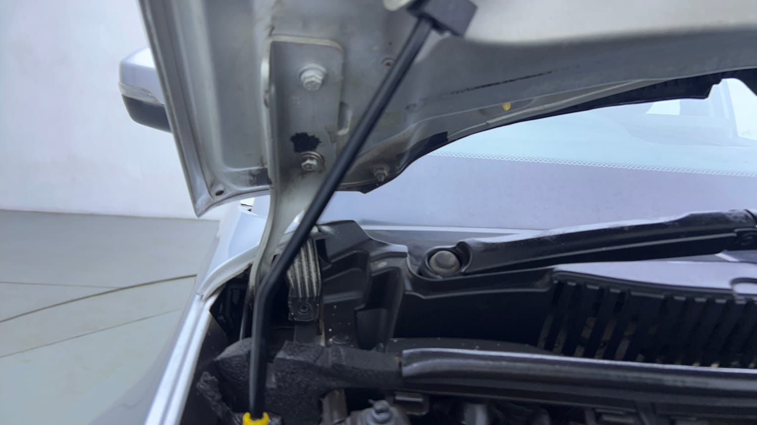 Used 2019 Tata Nexon XZA Plus Petrol Petrol Automatic engine ENGINE RIGHT SIDE HINGE & APRON VIEW