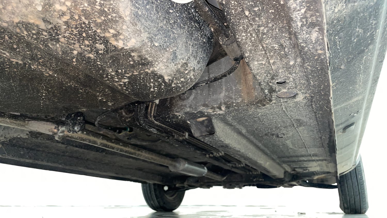Used 2018 Renault Kwid 1.0 RXT AMT Petrol Automatic extra REAR RIGHT UNDERBODY VIEW