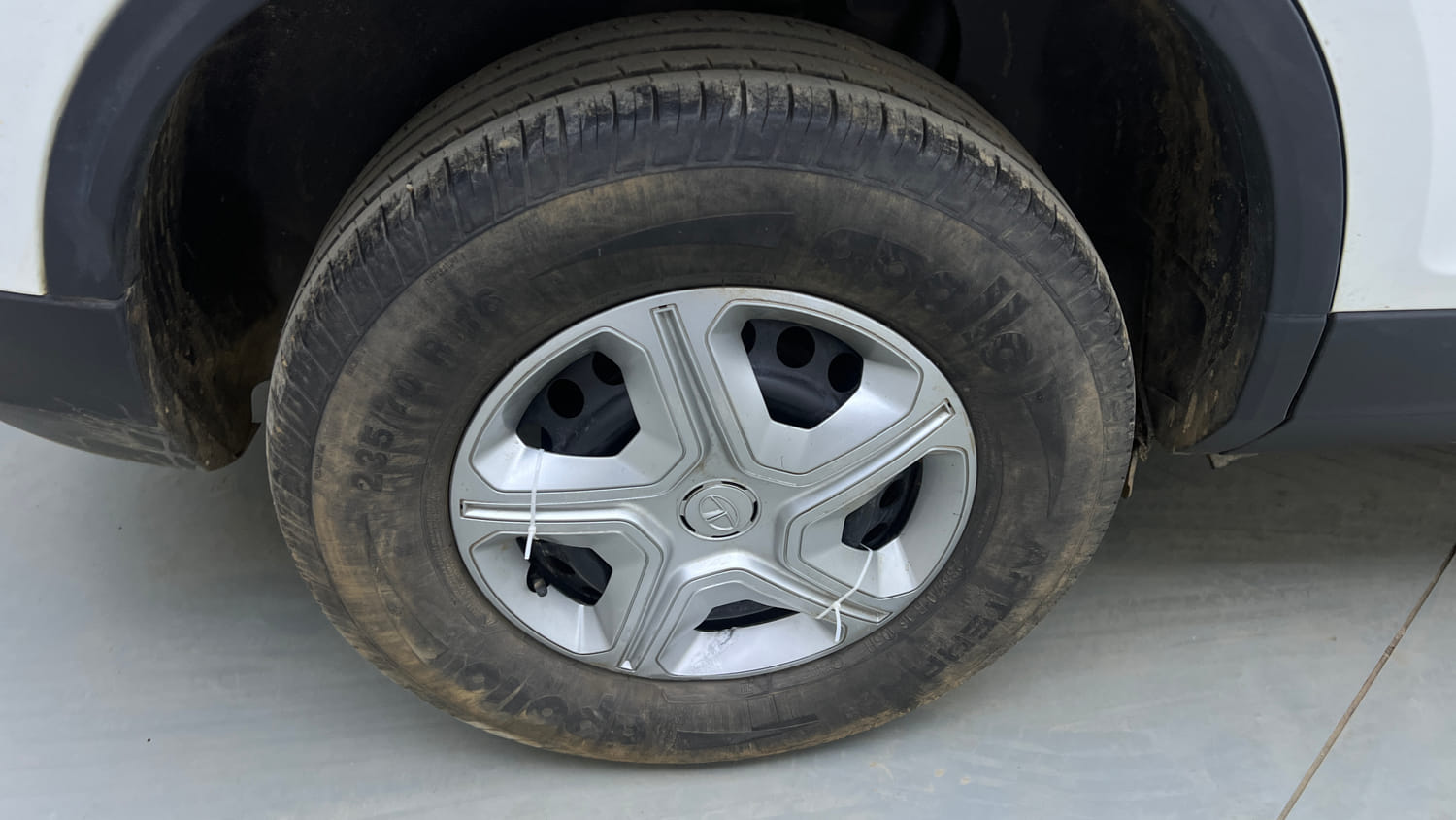 Used 2021 Tata Harrier XE Diesel Manual tyres RIGHT REAR TYRE RIM VIEW