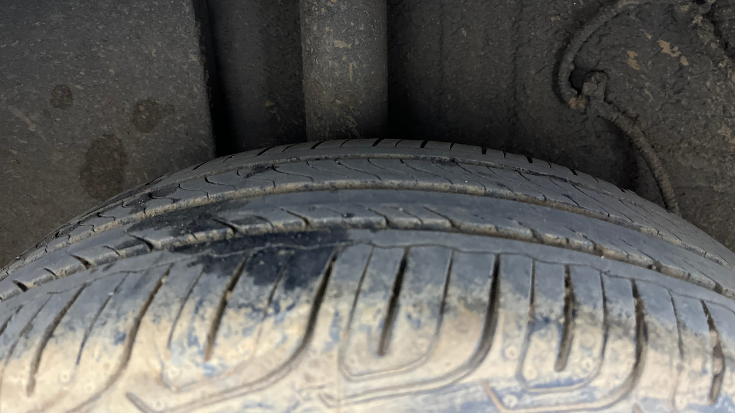 Used 2022 Tata Altroz XZA Petrol Petrol Automatic tyres RIGHT REAR TYRE TREAD VIEW