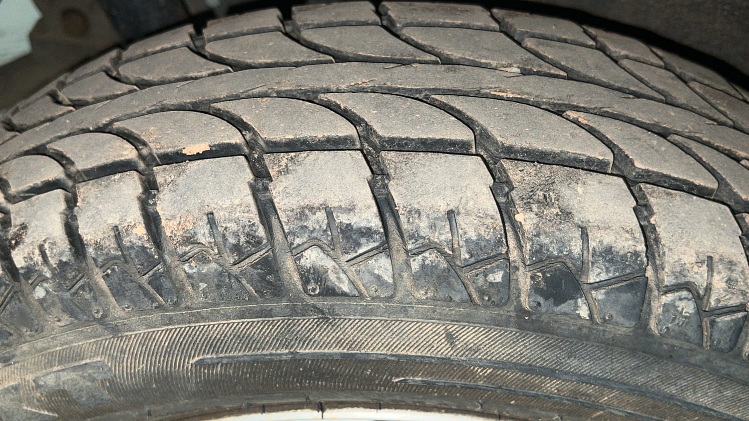 Used 2016 Maruti Suzuki Wagon R LXI Petrol Manual tyres RIGHT REAR TYRE TREAD VIEW