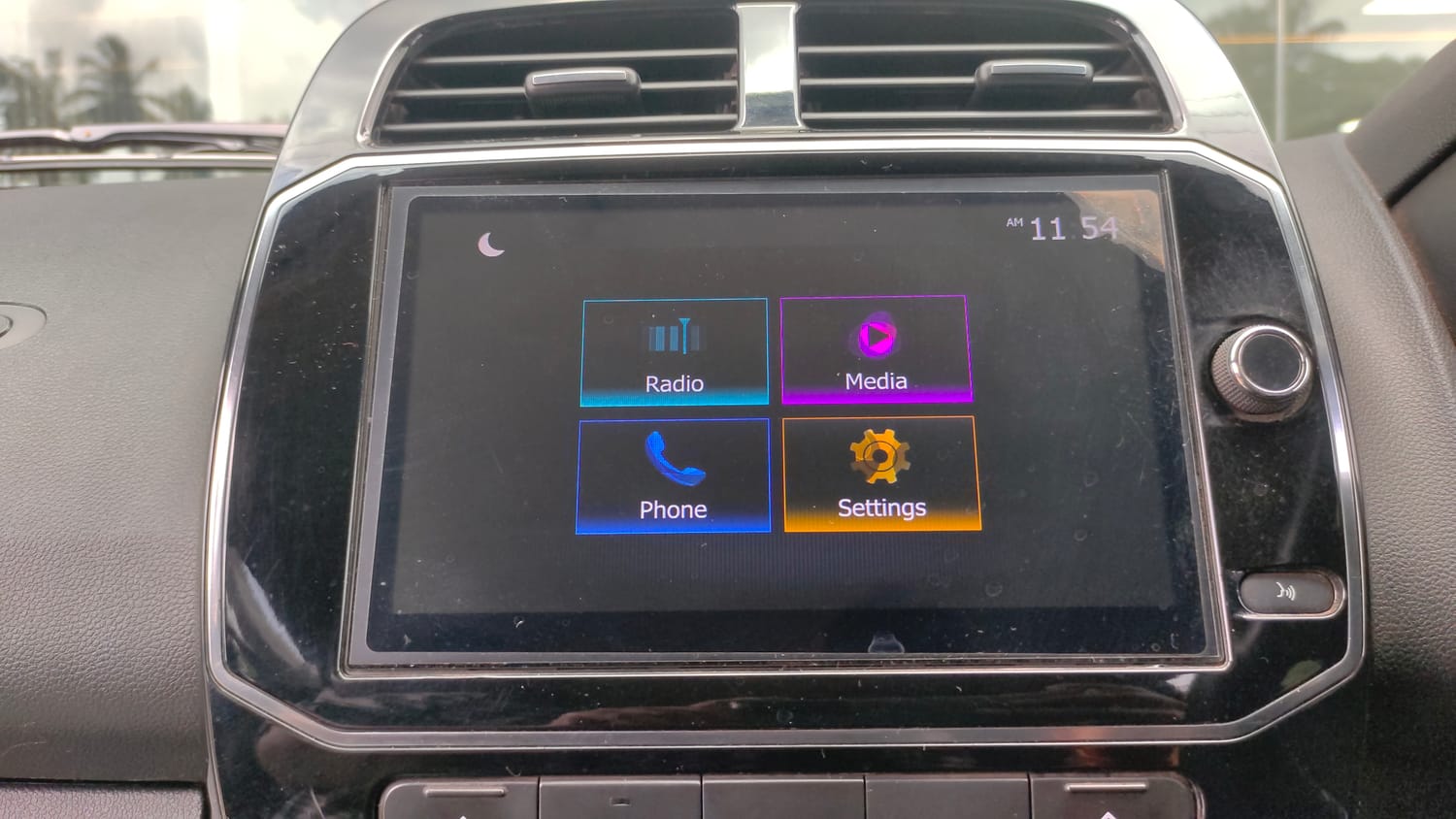 Used 2022 Renault Kwid RXT 1.0 AMT Petrol Automatic top_features Touch screen infotainment system