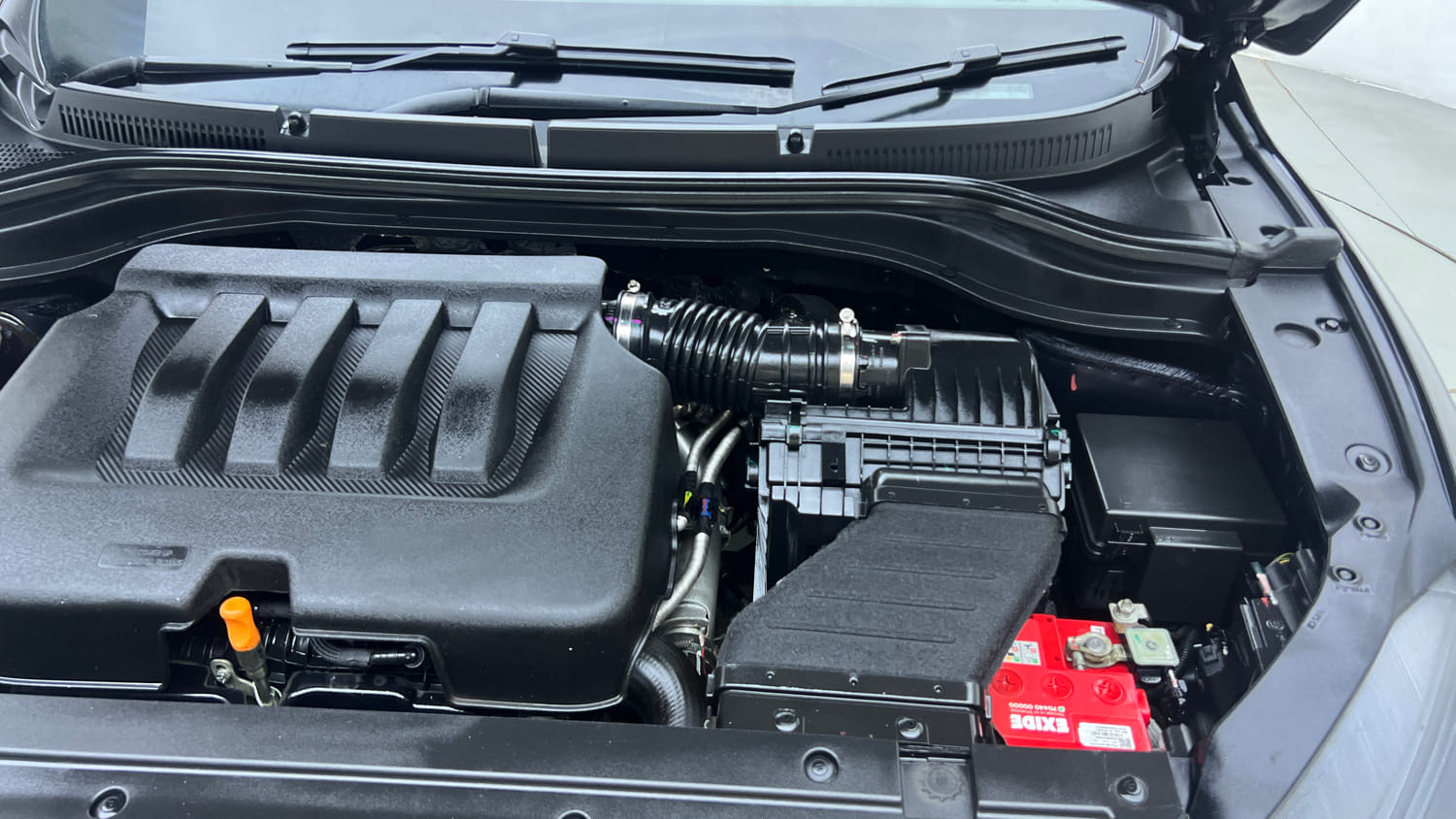 Used 2023 Mahindra XUV700 AX 7 Petrol MT 7 STR Petrol Manual engine ENGINE LEFT SIDE VIEW