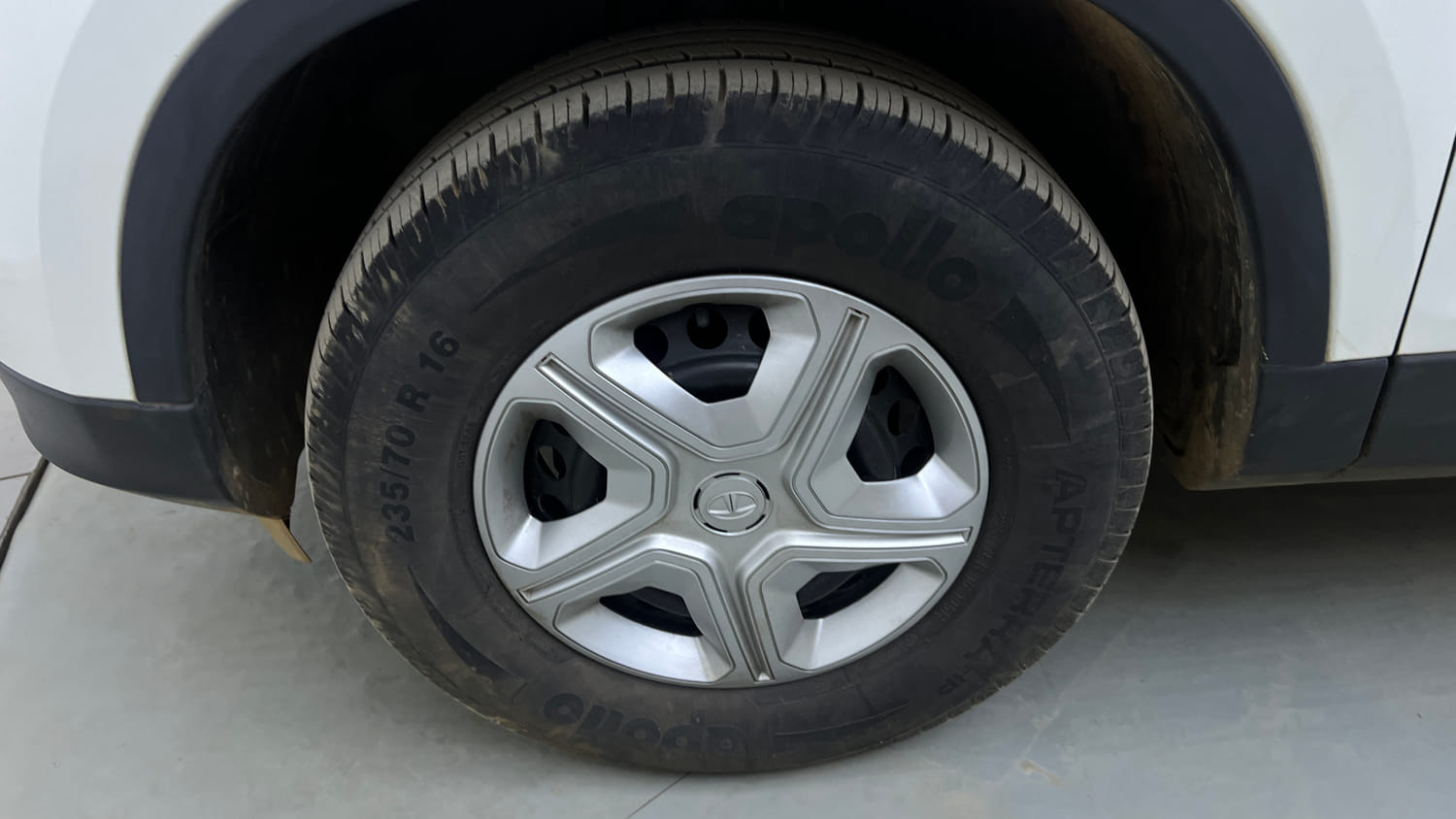 Used 2021 Tata Harrier XE Diesel Manual tyres LEFT FRONT TYRE RIM VIEW
