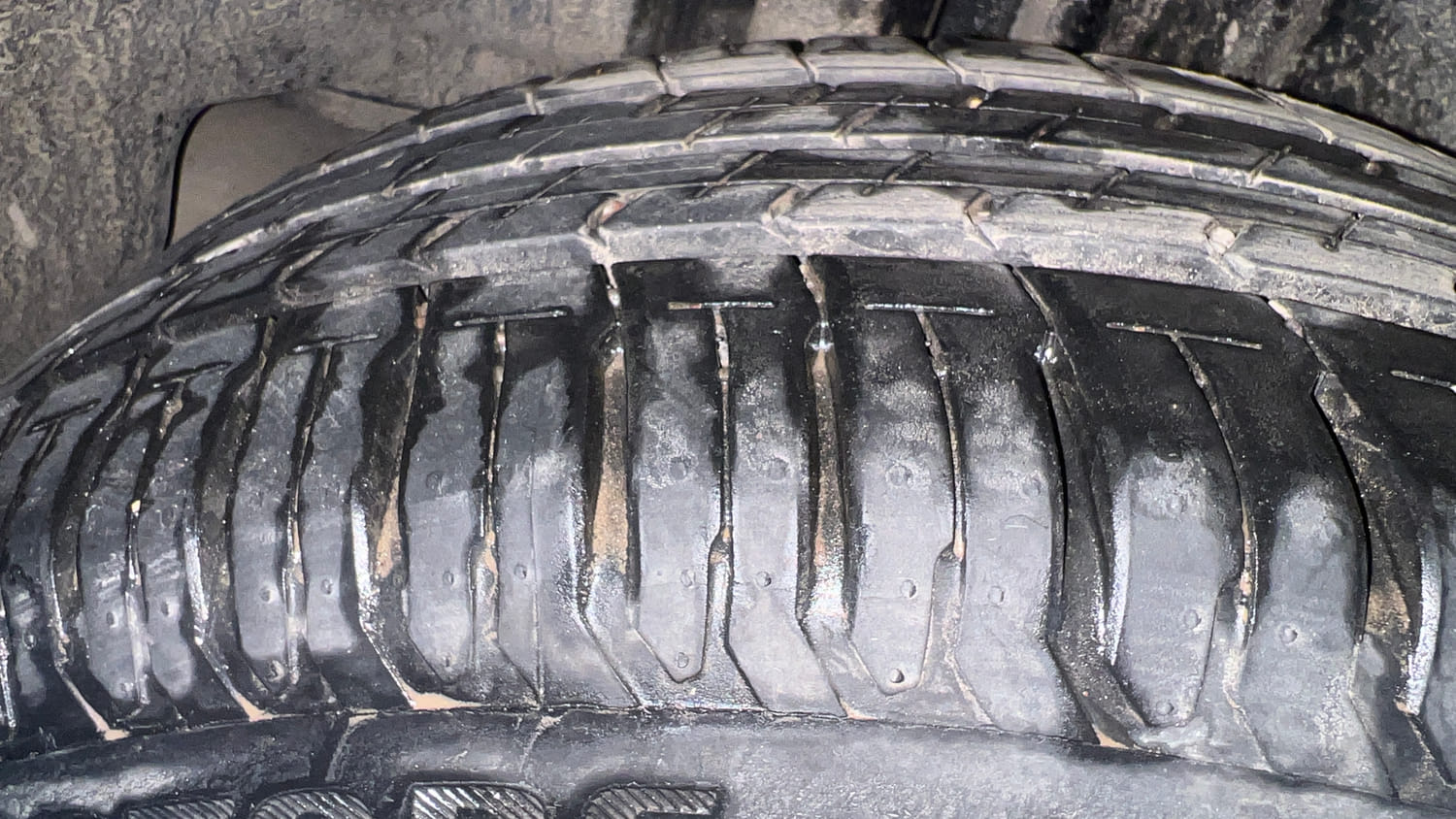 Used 2017 Maruti Suzuki Ciaz ZXI+ Petrol Manual tyres RIGHT REAR TYRE TREAD VIEW