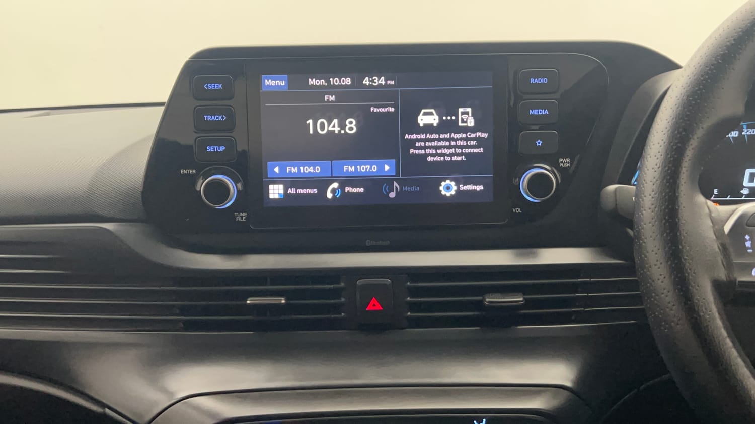 Used 2021 Hyundai i20 Sportz 1.2 MT Petrol Manual top_features Touch screen infotainment system
