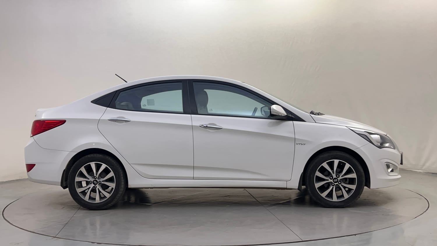 Used 2015 Hyundai Fluidic Verna 4S 1.6 VTVT SX Petrol Manual exterior RIGHT SIDE VIEW