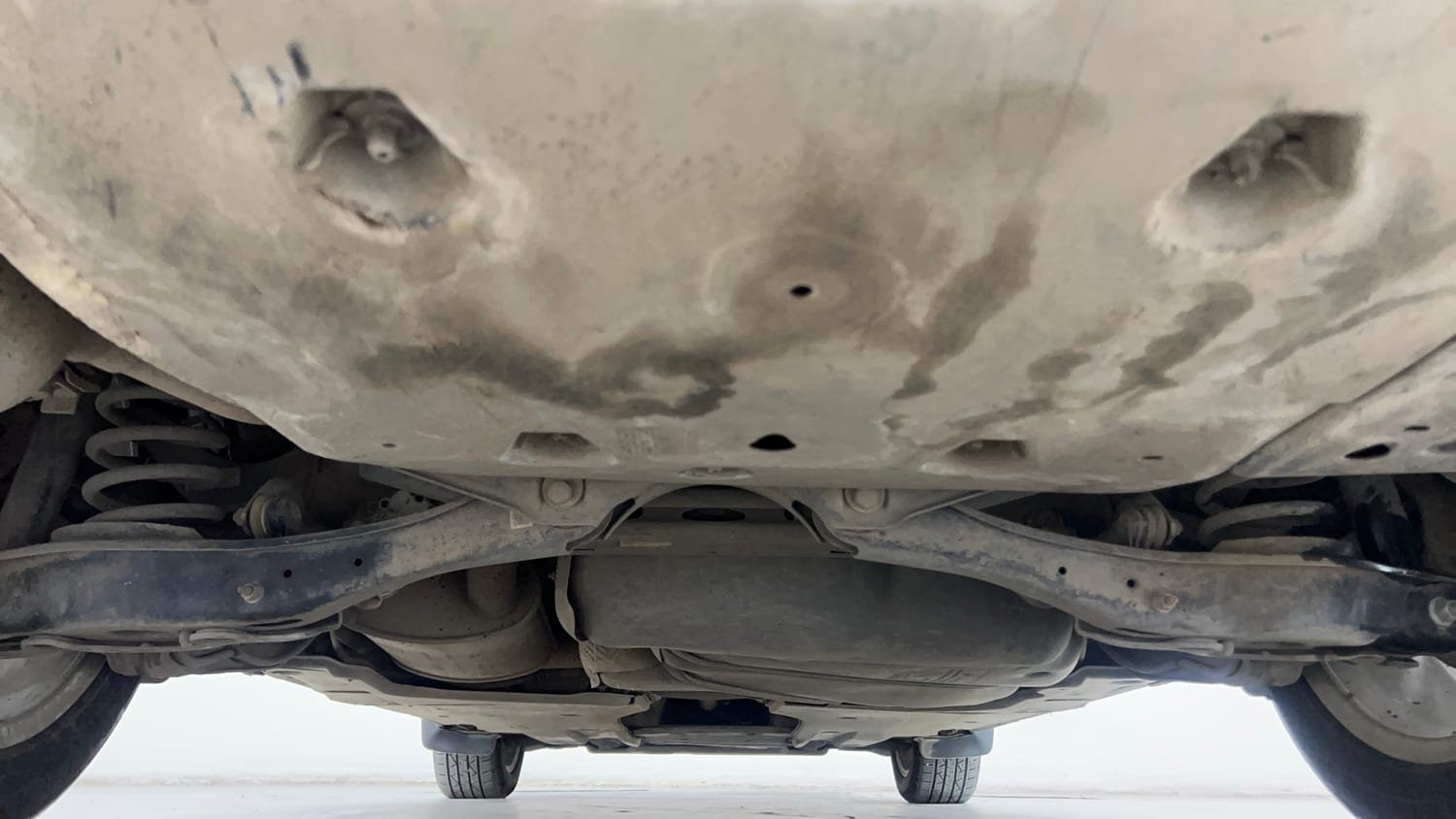 Used 2019 Skoda Superb L&K TDI AT Diesel Automatic extra REAR UNDERBODY VIEW (TAKEN FROM REAR)