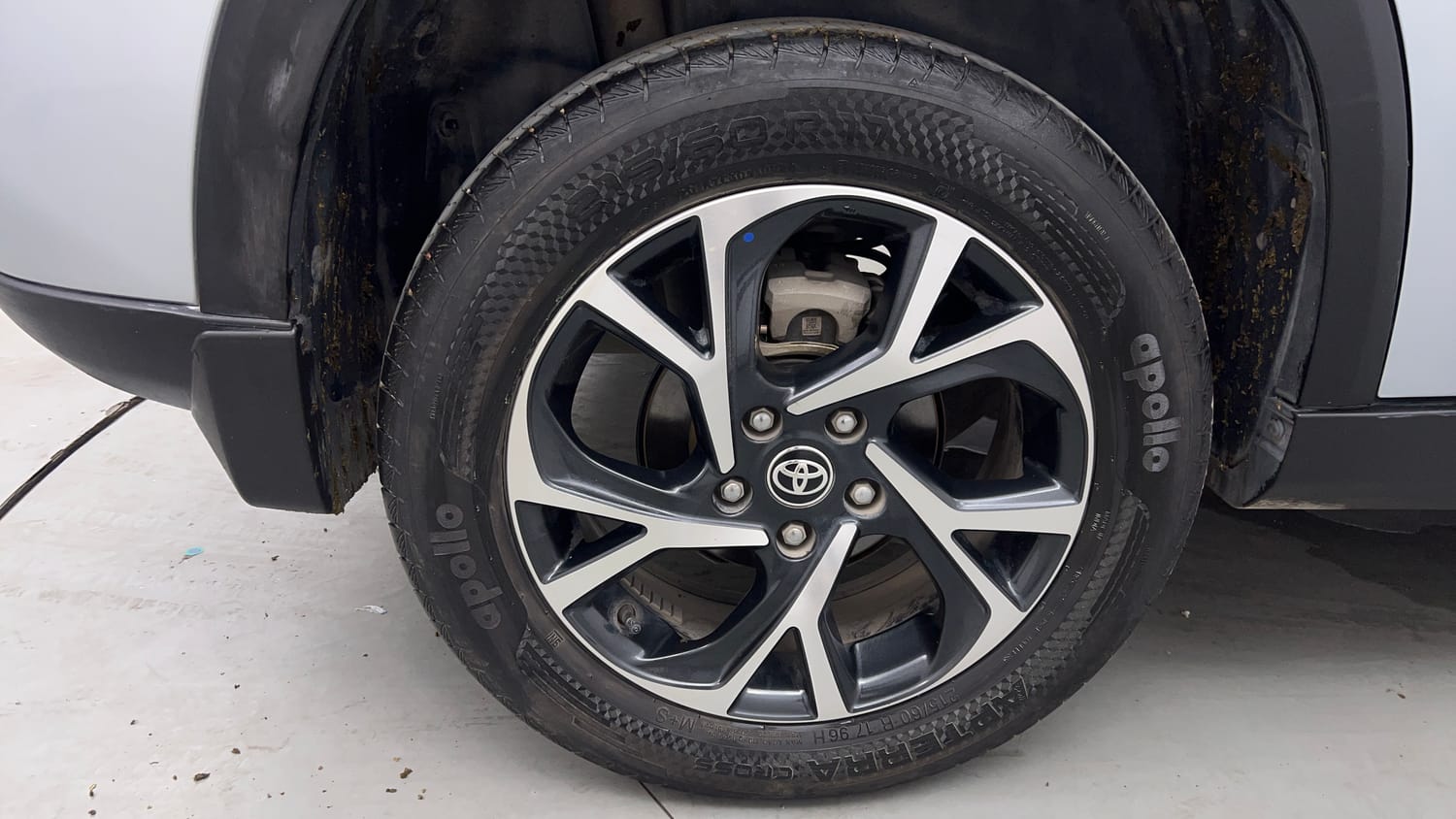 Used 2024 Toyota Urban Cruiser Hyryder G Hybrid Hybrid Automatic tyres RIGHT REAR TYRE RIM VIEW