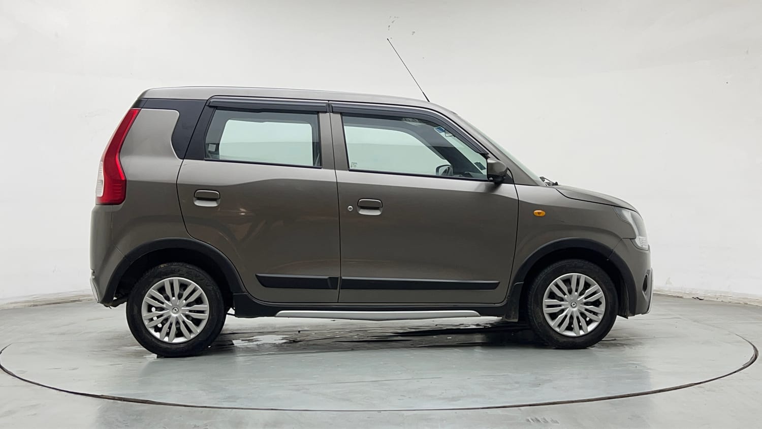 Used 2024 Maruti Suzuki Wagon R VXI 1.0 Petrol Manual exterior RIGHT SIDE VIEW