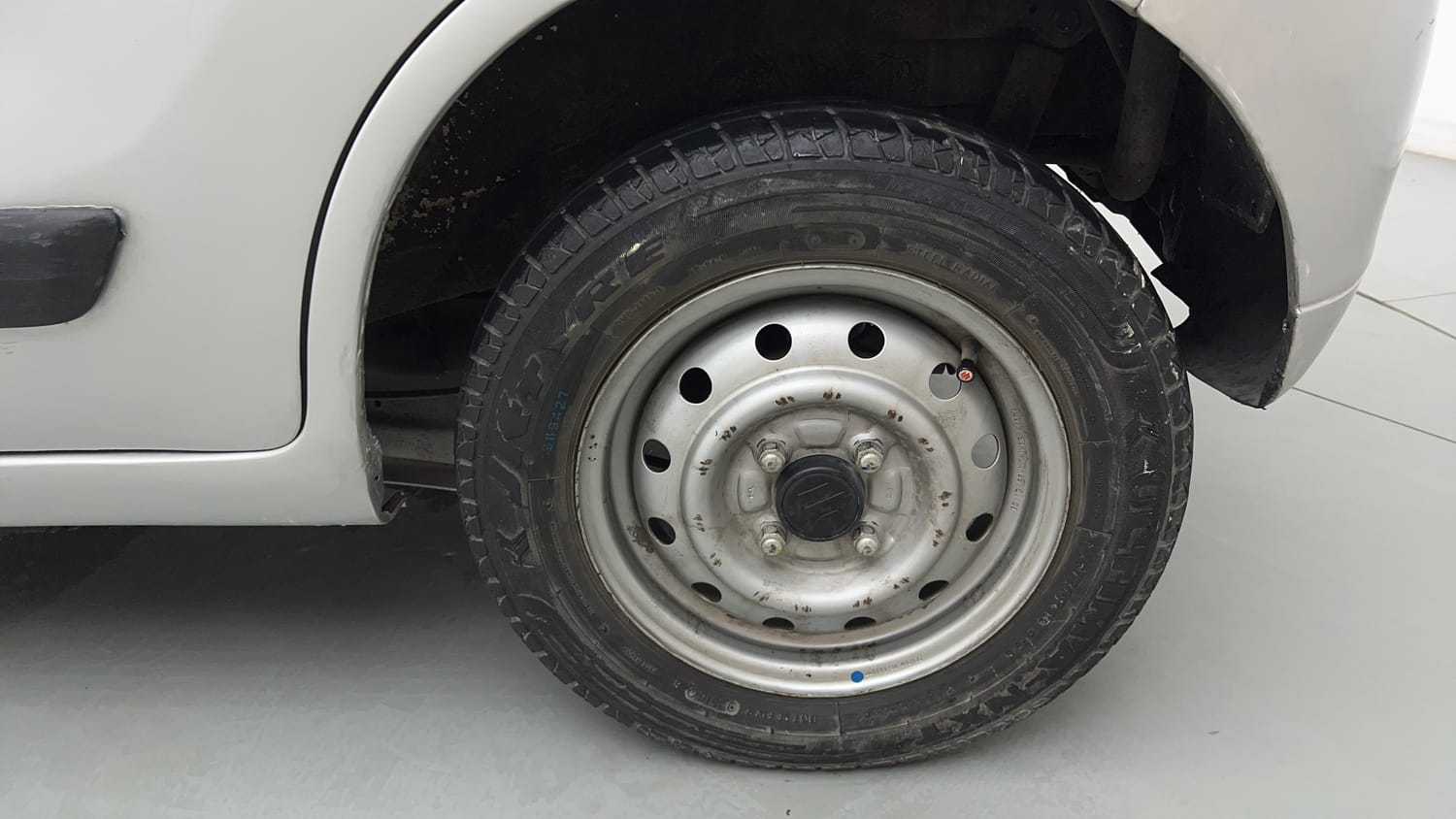 Used 2015 Maruti Suzuki Wagon R LXI Petrol Manual tyres LEFT REAR TYRE RIM VIEW