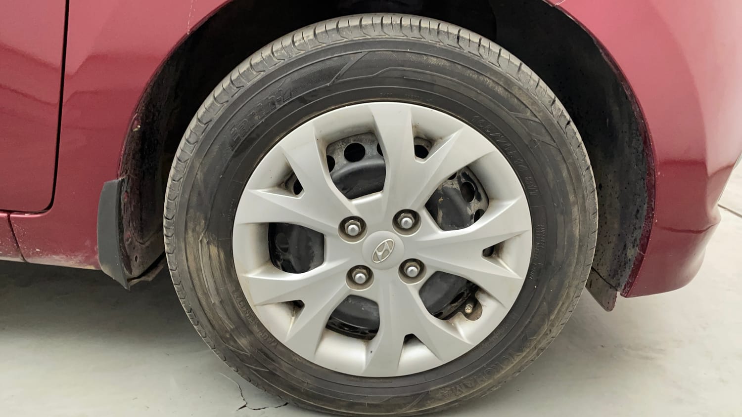 Used 2014 Hyundai Grand i10 Magna 1.2 Kappa VTVT Petrol Manual tyres RIGHT FRONT TYRE RIM VIEW