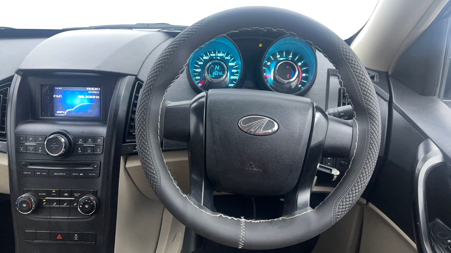 Used 2016 Mahindra XUV500 W4 Diesel Manual interior STEERING VIEW