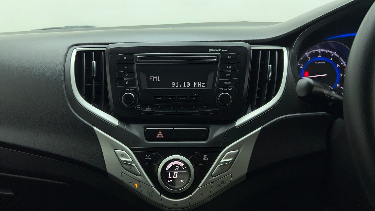 Used 2017 Maruti Suzuki Baleno Delta 1.2 Petrol Manual top_features Integrated (in-dash) music system