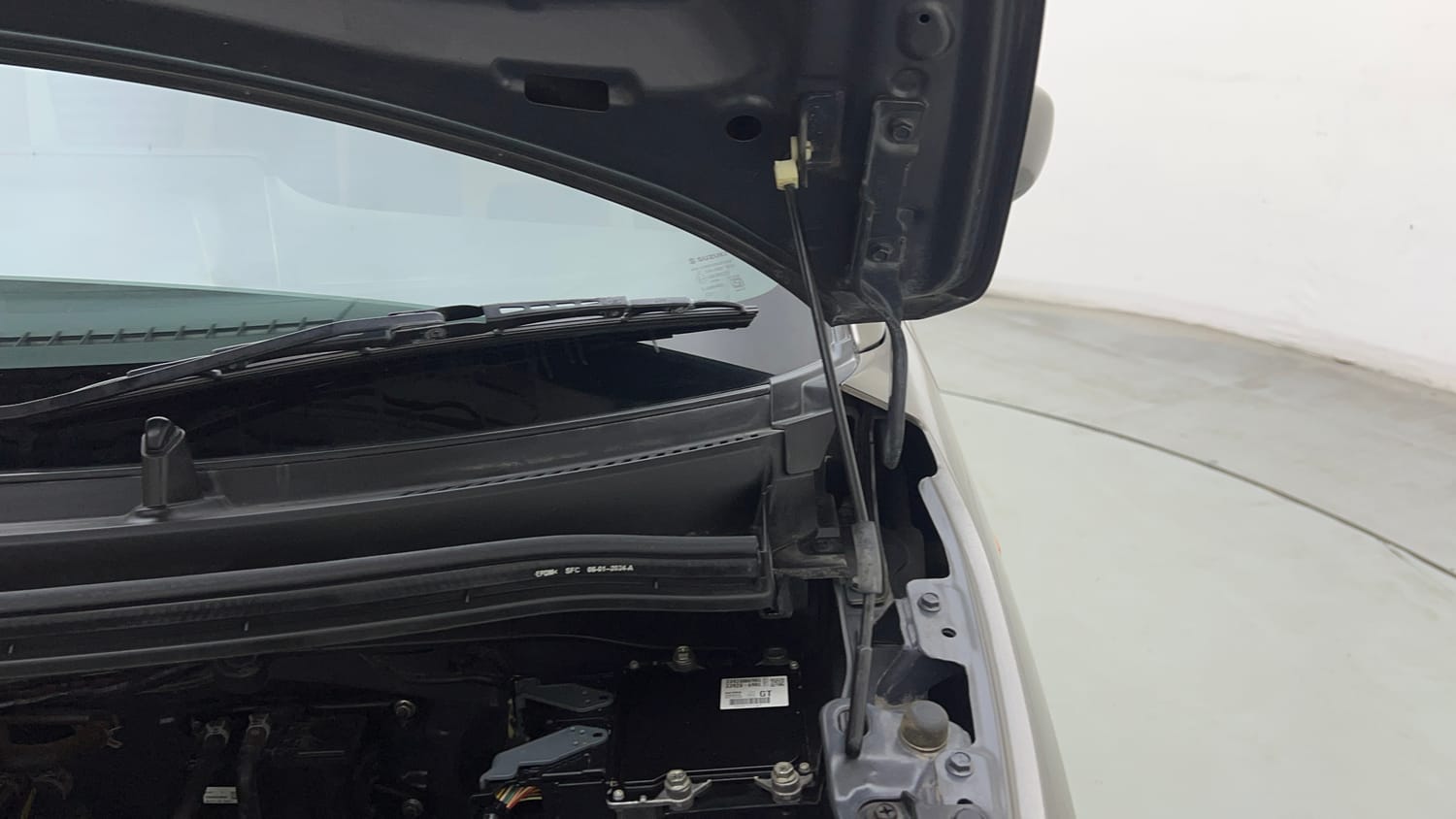 Used 2024 Maruti Suzuki Wagon R VXI 1.0 Petrol Manual engine ENGINE LEFT SIDE HINGE & APRON VIEW