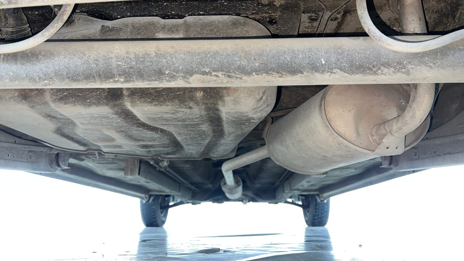 Used 2015 Maruti Suzuki Wagon R LXI Petrol Manual extra REAR UNDERBODY VIEW (TAKEN FROM REAR)