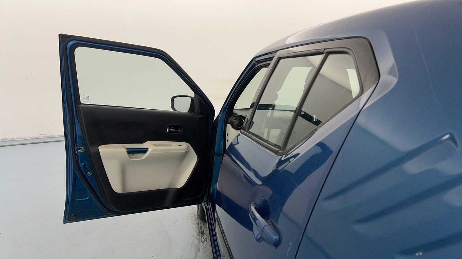 Used 2018 Maruti Suzuki Ignis [2017-2020] Zeta AMT Petrol Dual Tone Petrol Automatic interior LEFT FRONT DOOR OPEN VIEW