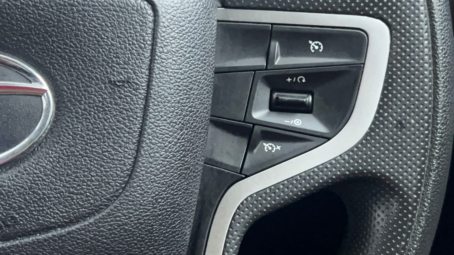Used 2019 Tata Harrier XT Diesel Manual top_features Cruise control