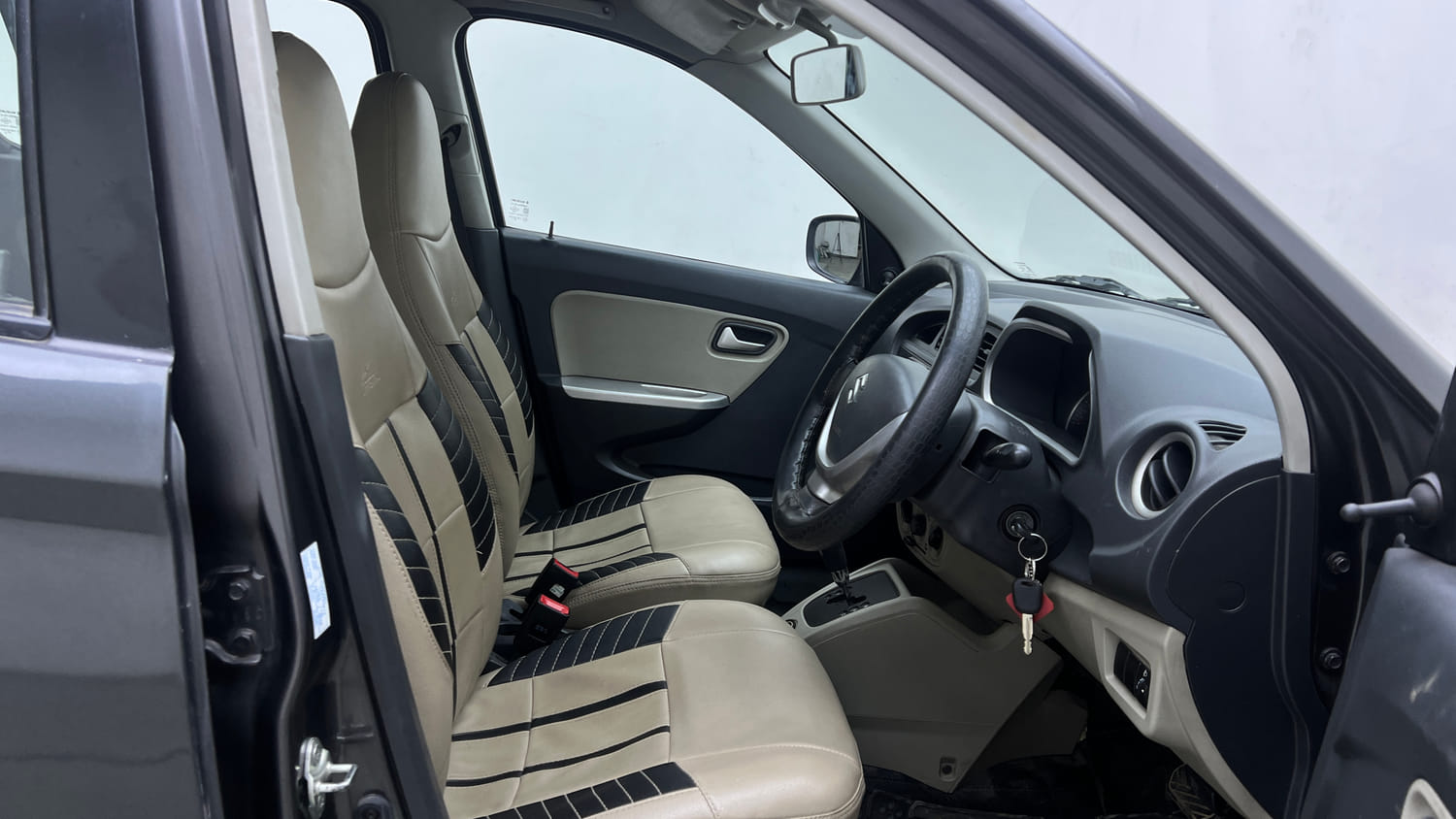 Used 2020 Maruti Suzuki Alto K10 VXi AMT Petrol Automatic interior RIGHT SIDE FRONT DOOR CABIN VIEW