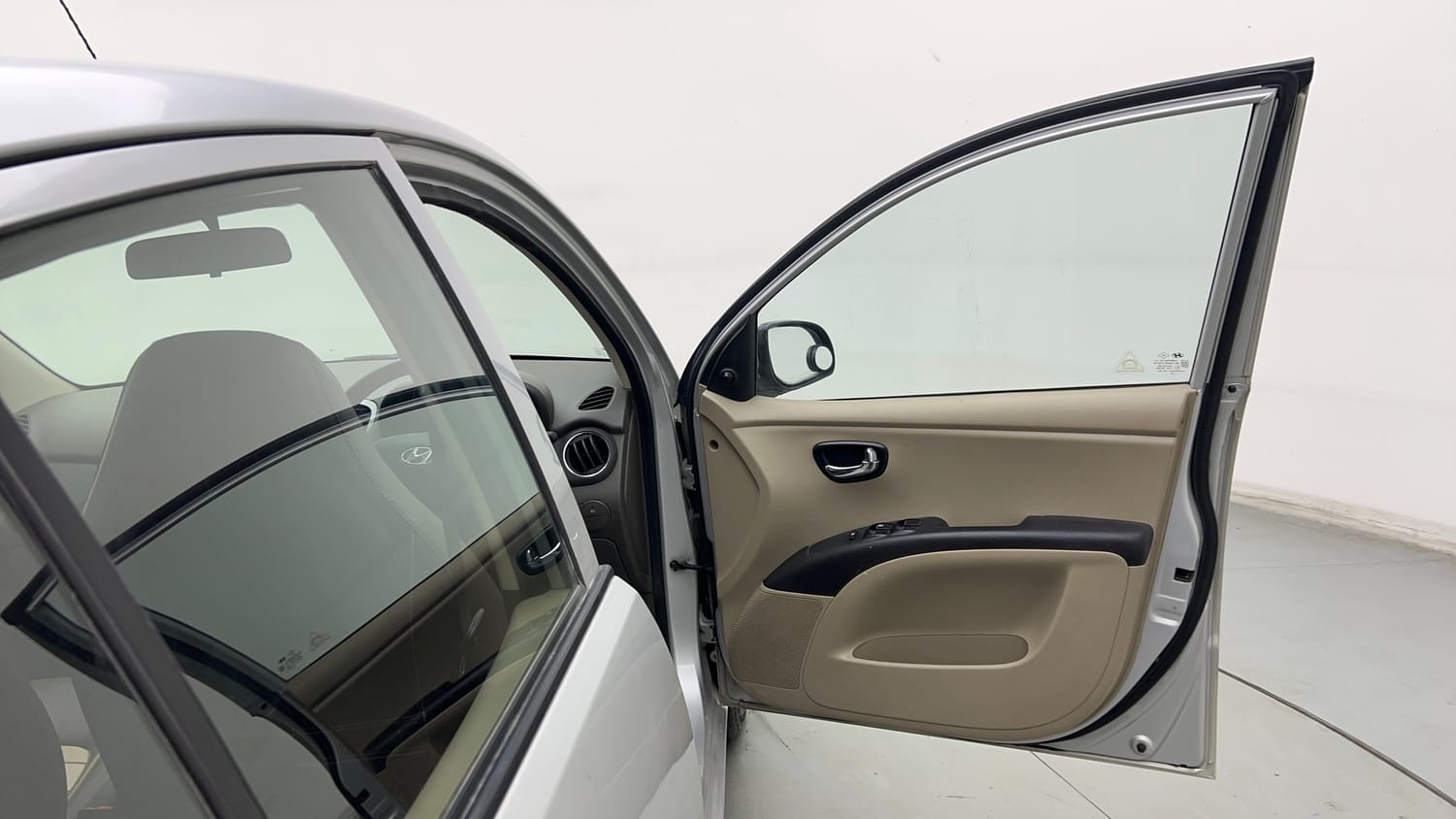 Used 2014 Hyundai i10 Sportz 1.1 iRDE2 Petrol Manual interior RIGHT FRONT DOOR OPEN VIEW