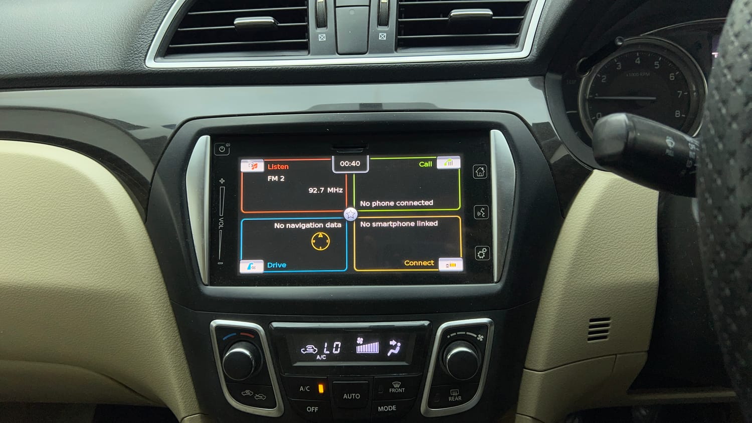 Used 2015 Maruti Suzuki Ciaz ZXI+ Petrol Manual top_features Touch screen infotainment system