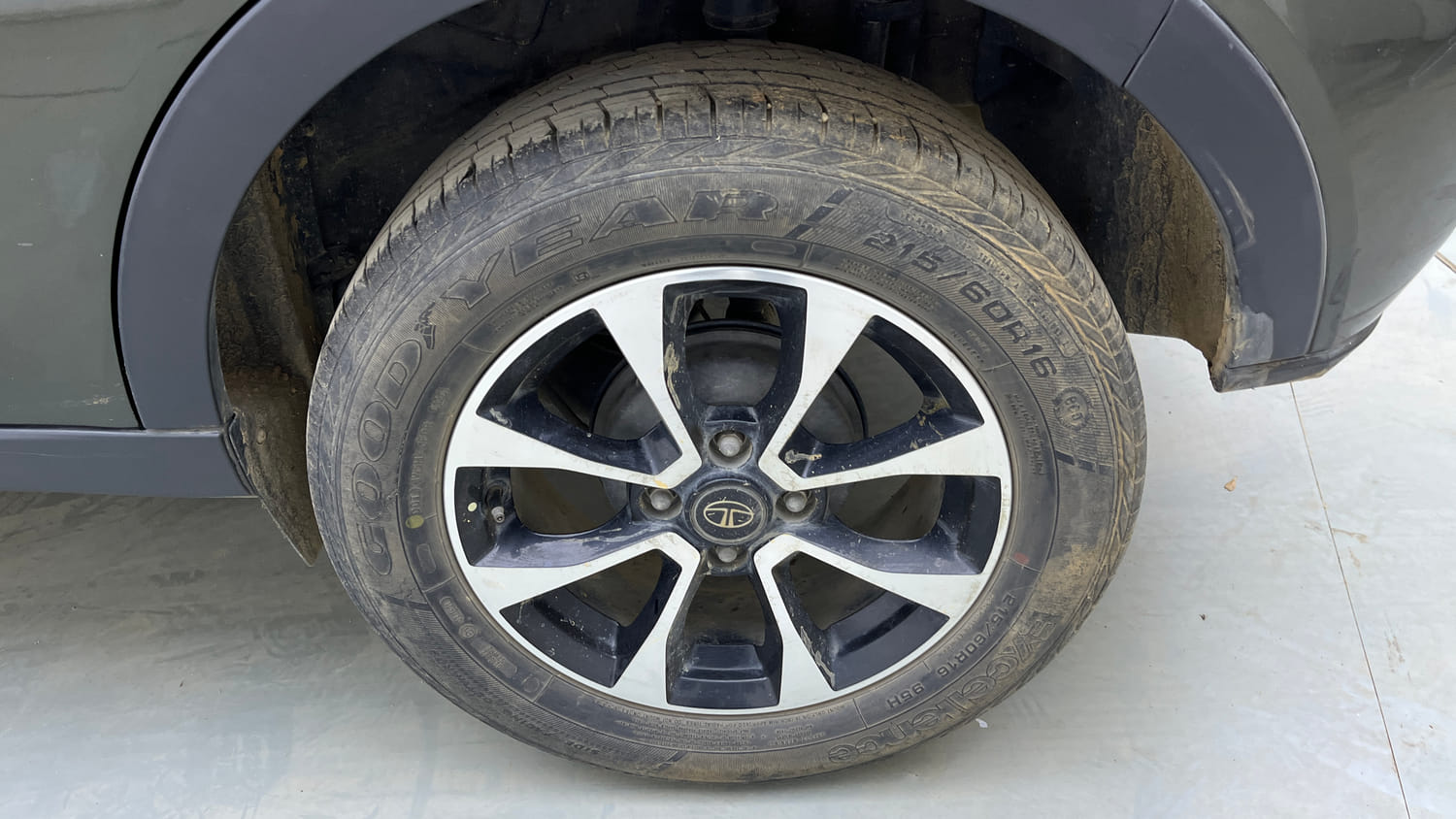 Used 2020 Tata Nexon XZA Plus Petrol Automatic tyres LEFT REAR TYRE RIM VIEW