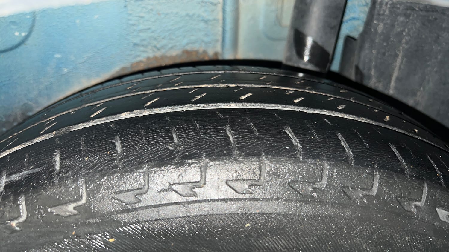 Used 2018 Maruti Suzuki Ignis [2017-2020] Zeta AMT Petrol Dual Tone Petrol Automatic tyres LEFT REAR TYRE TREAD VIEW