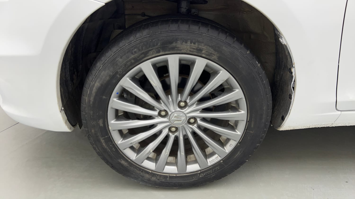 Used 2015 Maruti Suzuki Ciaz ZXI+ Petrol Manual tyres LEFT FRONT TYRE RIM VIEW