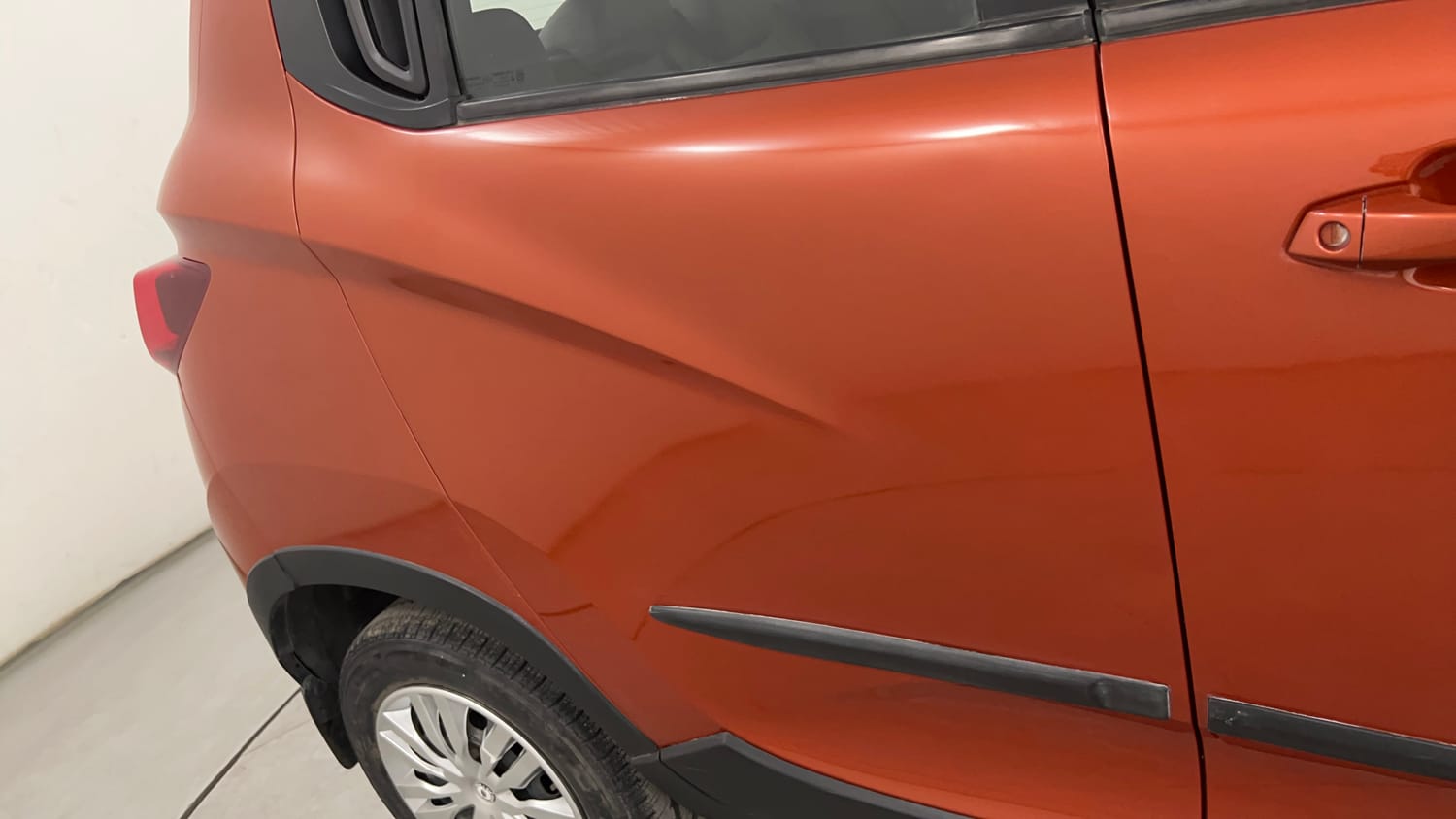 Used 2016 Mahindra KUV100 K6 6 STR Petrol Manual dents MINOR SCRATCH