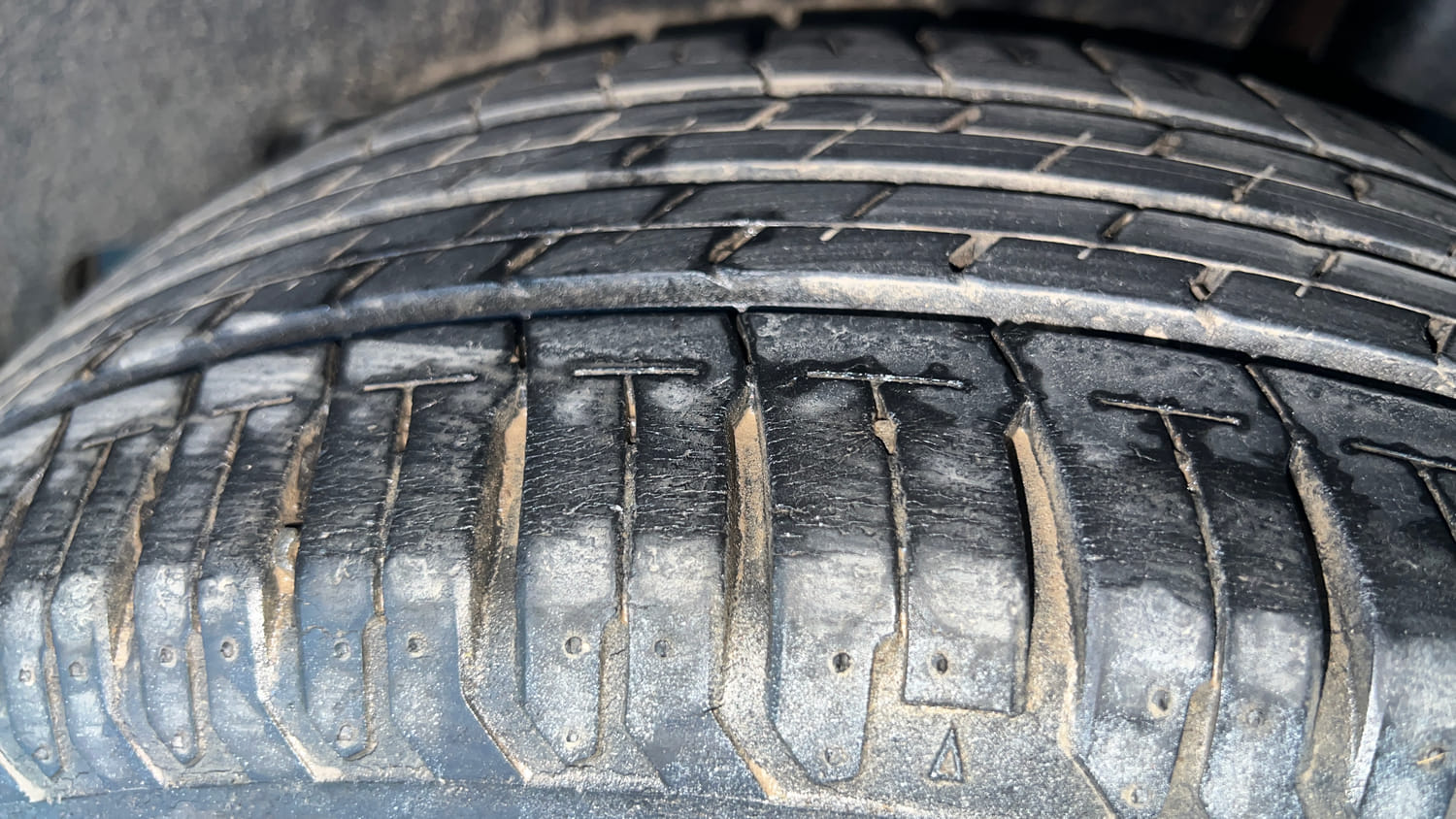 Used 2017 Maruti Suzuki Ciaz ZXI+ Petrol Manual tyres LEFT REAR TYRE TREAD VIEW