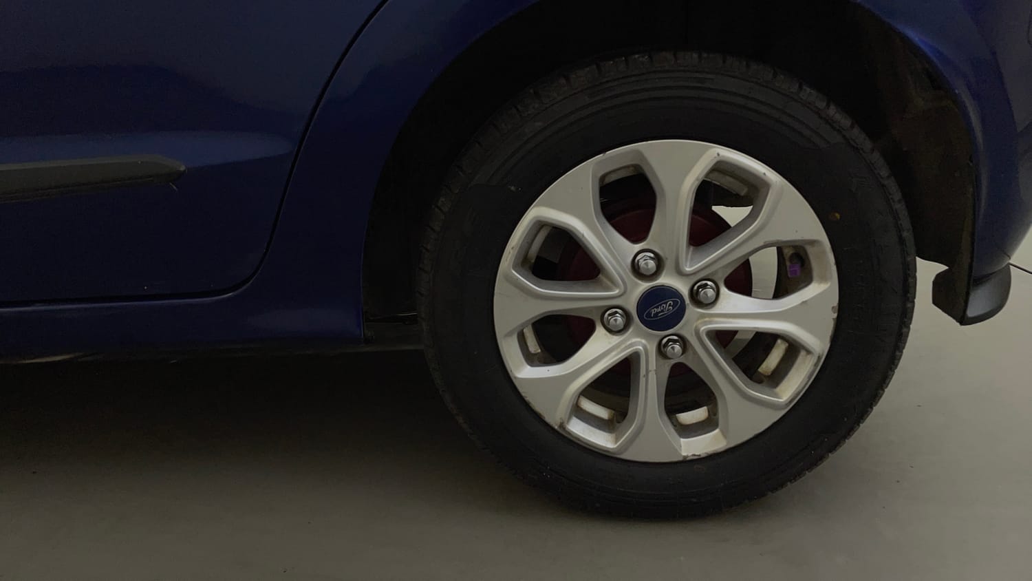 Used 2017 Ford Figo Titanium 1.2 Ti-VCT Petrol Manual tyres LEFT REAR TYRE RIM VIEW