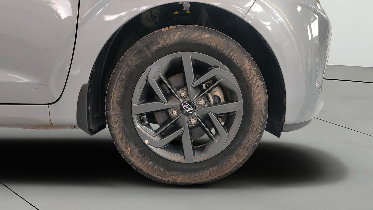 Used 2021 Hyundai Grand i10 Nios Sportz AMT 1.2 Kappa VTVT Petrol Automatic tyres RIGHT FRONT TYRE RIM VIEW