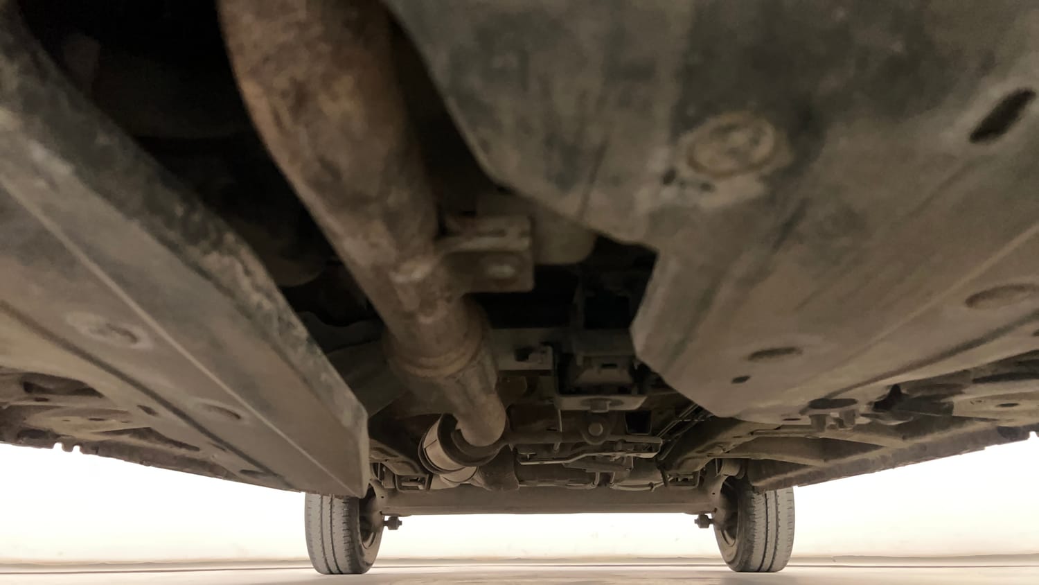 Used 2016 Mahindra KUV100 K6 6 STR Petrol Manual extra FRONT LEFT UNDERBODY VIEW