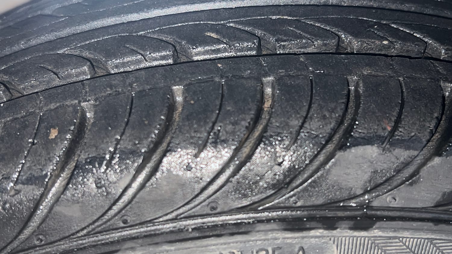 Used 2015 Hyundai Eon Magna + Petrol Manual tyres LEFT FRONT TYRE TREAD VIEW