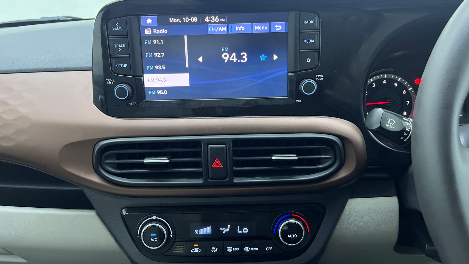 Used 2024 Hyundai Aura SX 1.2 (O) Petrol Petrol Manual interior MUSIC SYSTEM & AC CONTROL VIEW