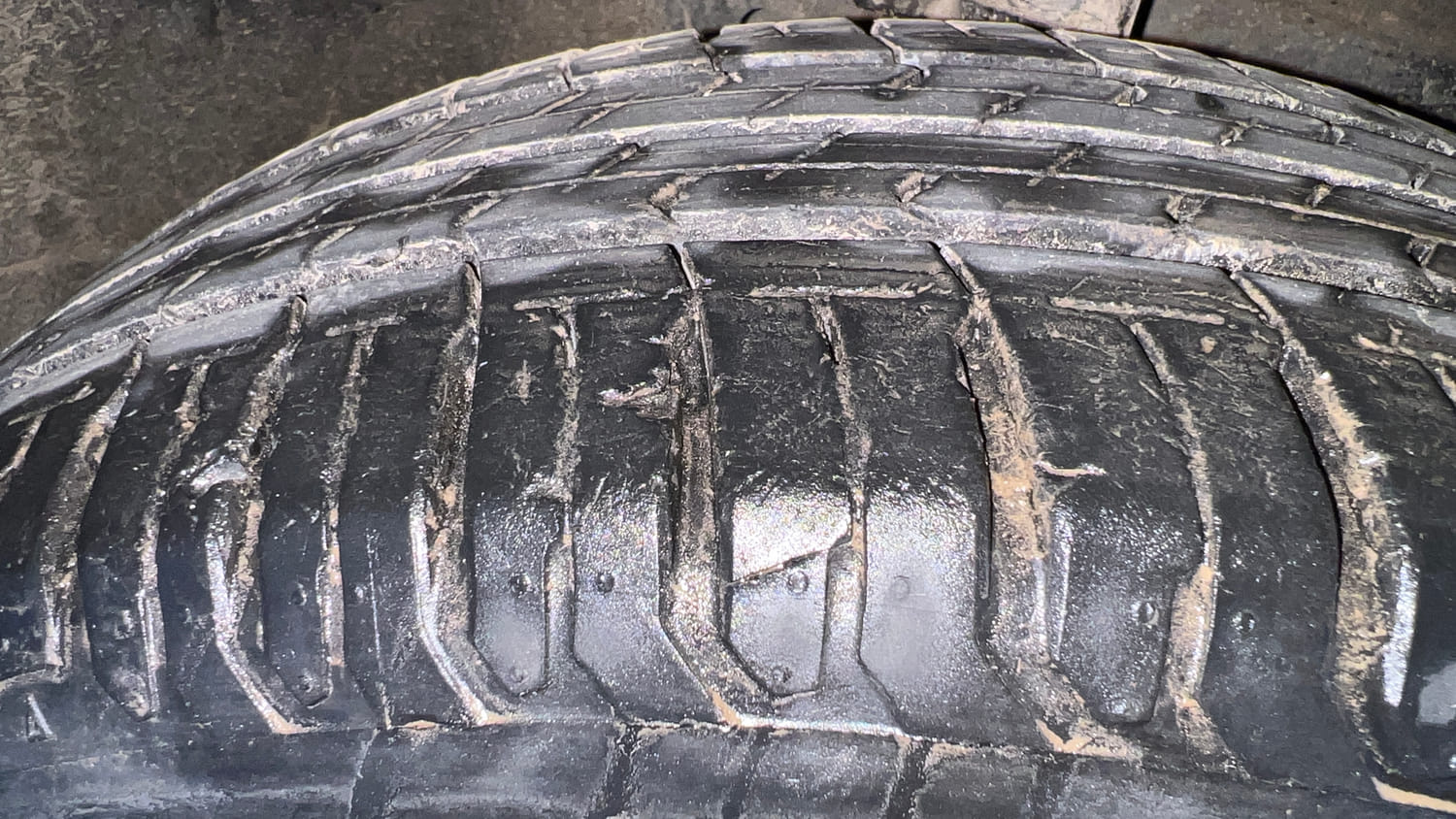 Used 2017 Maruti Suzuki Ciaz ZXI+ Petrol Manual tyres RIGHT FRONT TYRE TREAD VIEW