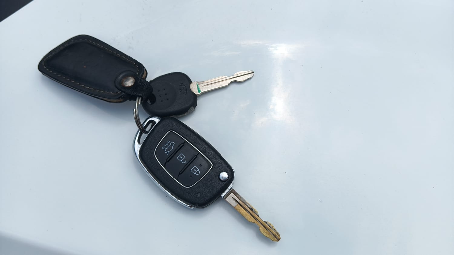 Used 2022 Hyundai Aura S 1.2 CNG Cng Manual extra CAR KEY VIEW