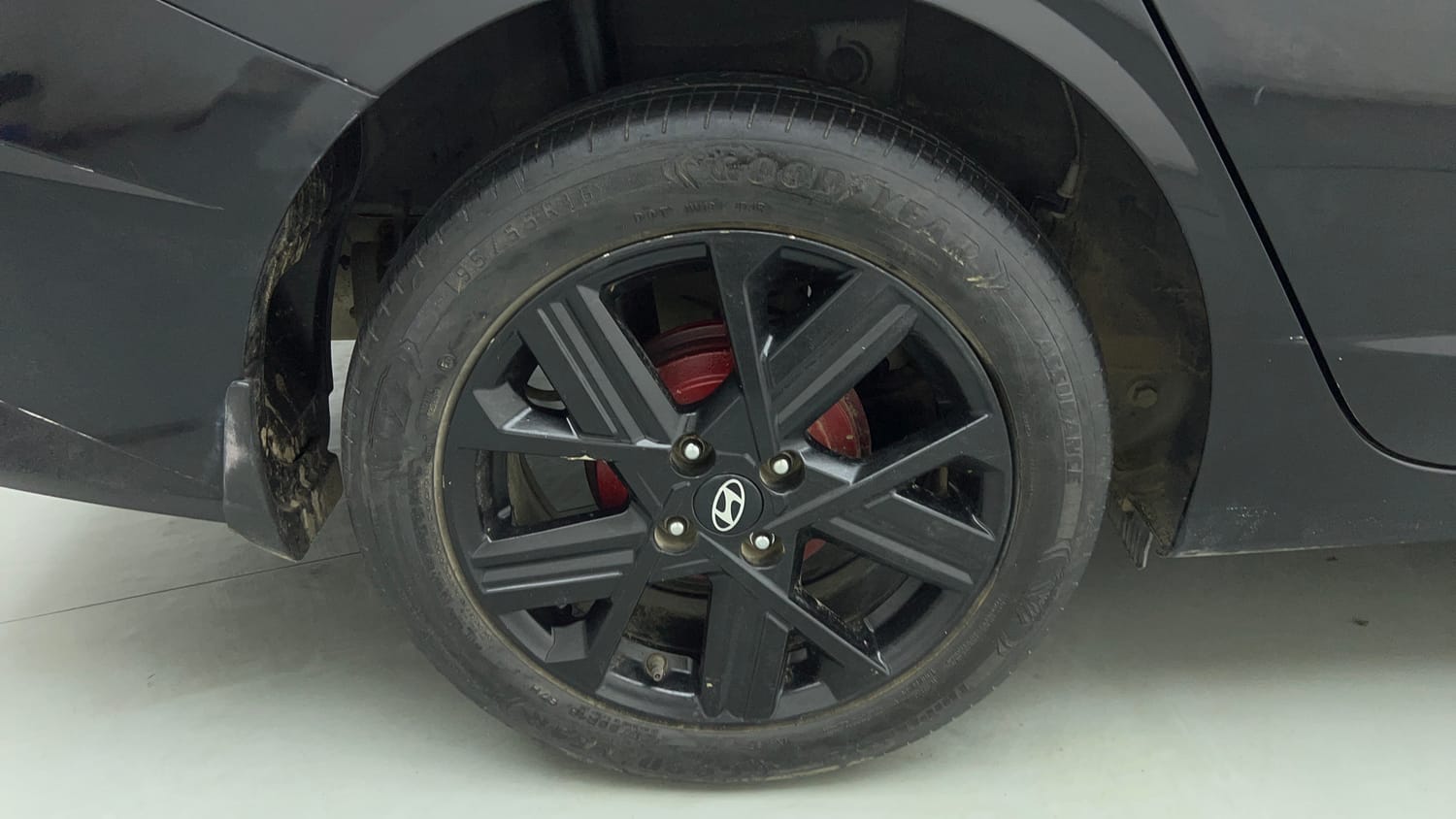 Used 2024 Hyundai Verna SX (O) 1.5 Turbo Petrol MT Petrol Manual tyres RIGHT REAR TYRE RIM VIEW