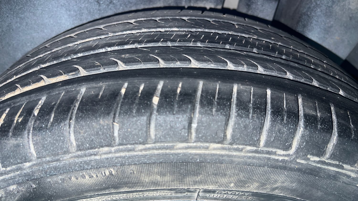 Used 2015 Maruti Suzuki Ciaz ZXI+ Petrol Manual tyres LEFT REAR TYRE TREAD VIEW
