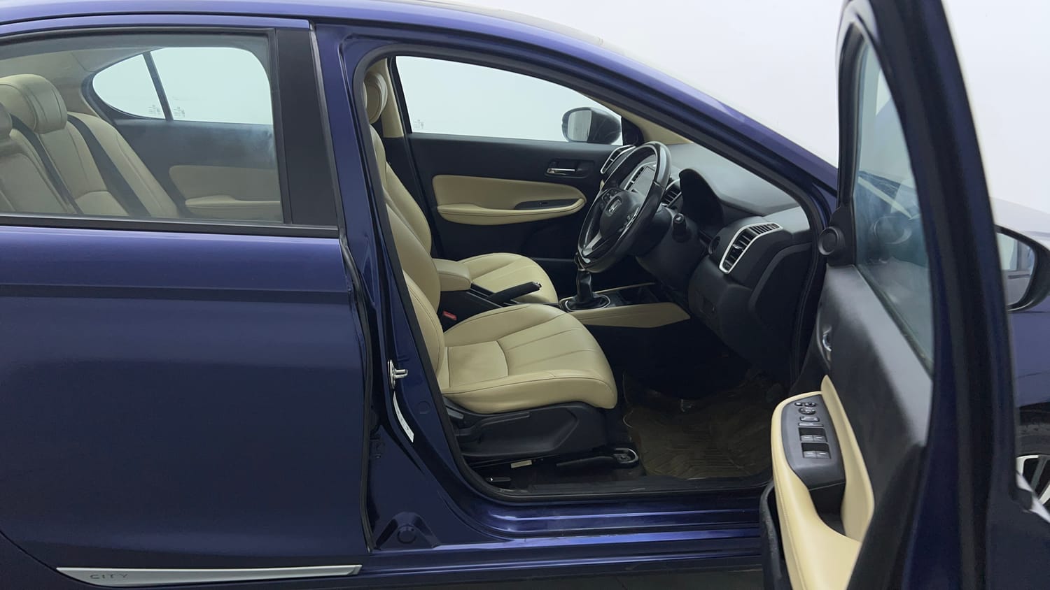 Used 2023 Honda City ZX Petrol MT Petrol Manual interior RIGHT SIDE FRONT DOOR CABIN VIEW