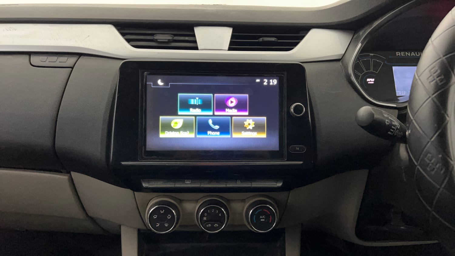 Used 2019 Renault Triber RXZ Petrol Manual interior MUSIC SYSTEM & AC CONTROL VIEW