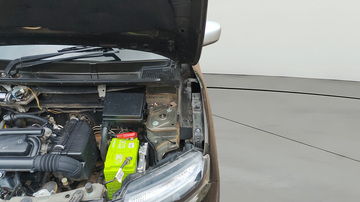 Used 2022 Renault Kwid RXT 1.0 AMT Petrol Automatic engine ENGINE LEFT SIDE HINGE & APRON VIEW