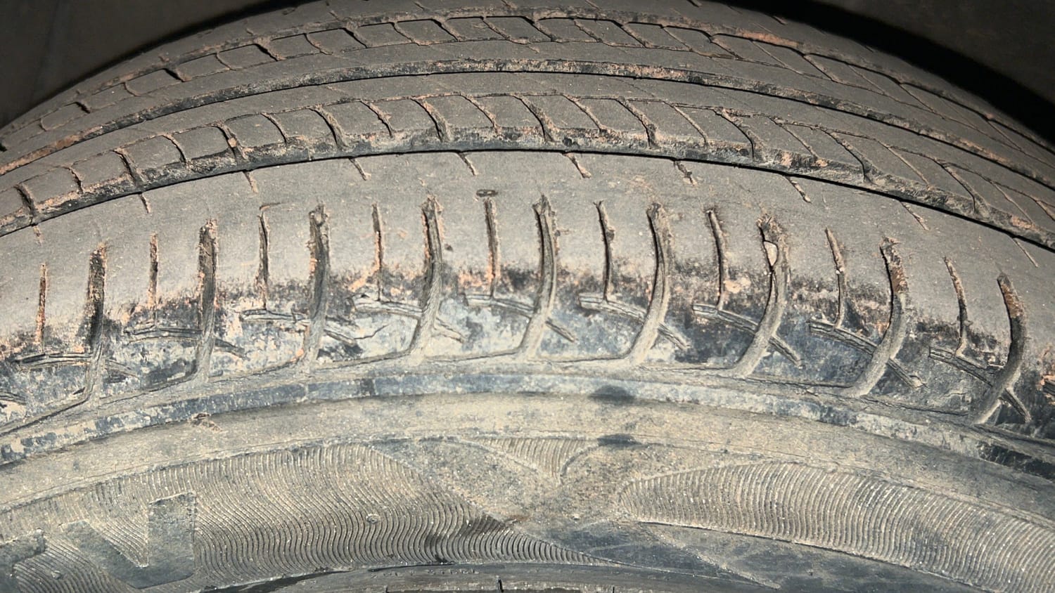 Used 2018 Maruti Suzuki Ciaz Delta 1.4 MT Petrol Manual tyres LEFT FRONT TYRE TREAD VIEW